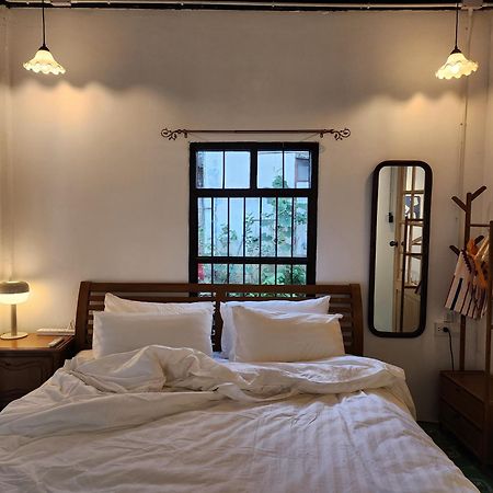 The Ordinary 8 Hostel Surat Thani Exterior photo