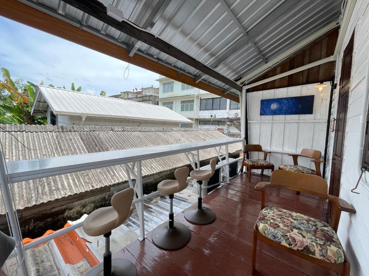 The Ordinary 8 Hostel Surat Thani Exterior photo