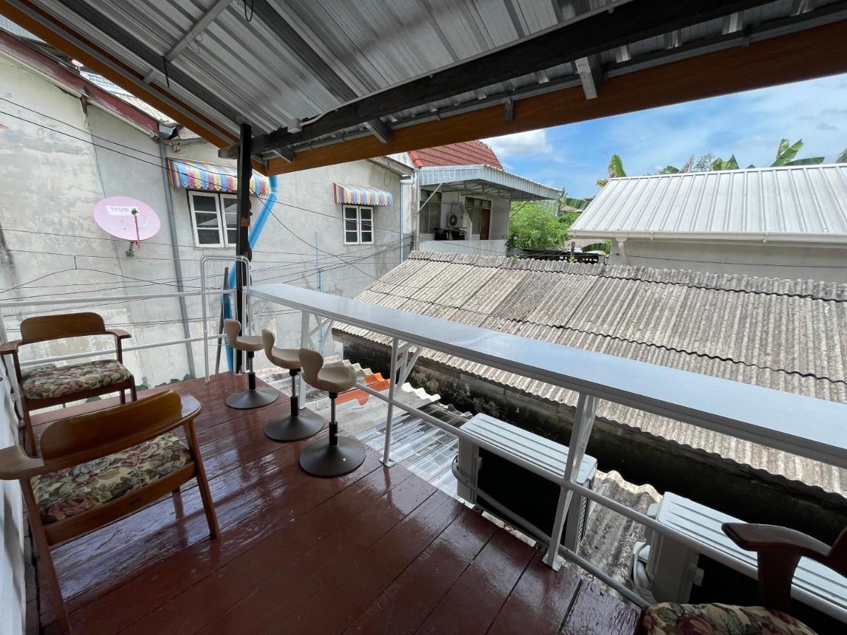 The Ordinary 8 Hostel Surat Thani Exterior photo