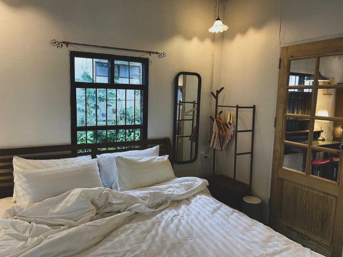 The Ordinary 8 Hostel Surat Thani Exterior photo