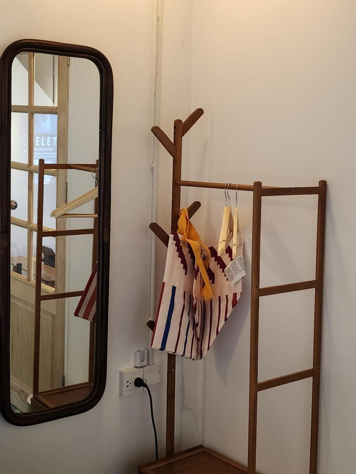 The Ordinary 8 Hostel Surat Thani Exterior photo