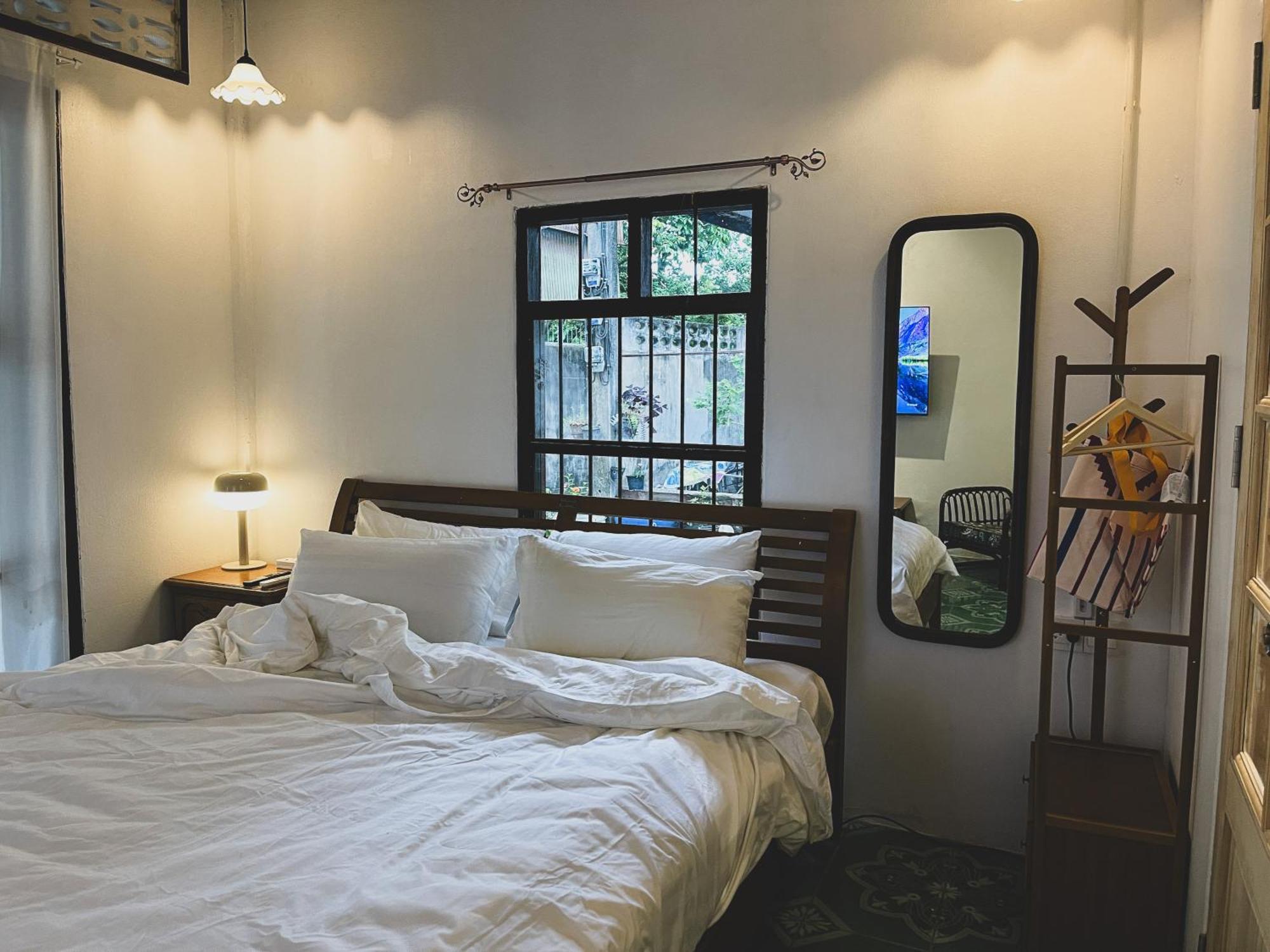 The Ordinary 8 Hostel Surat Thani Exterior photo