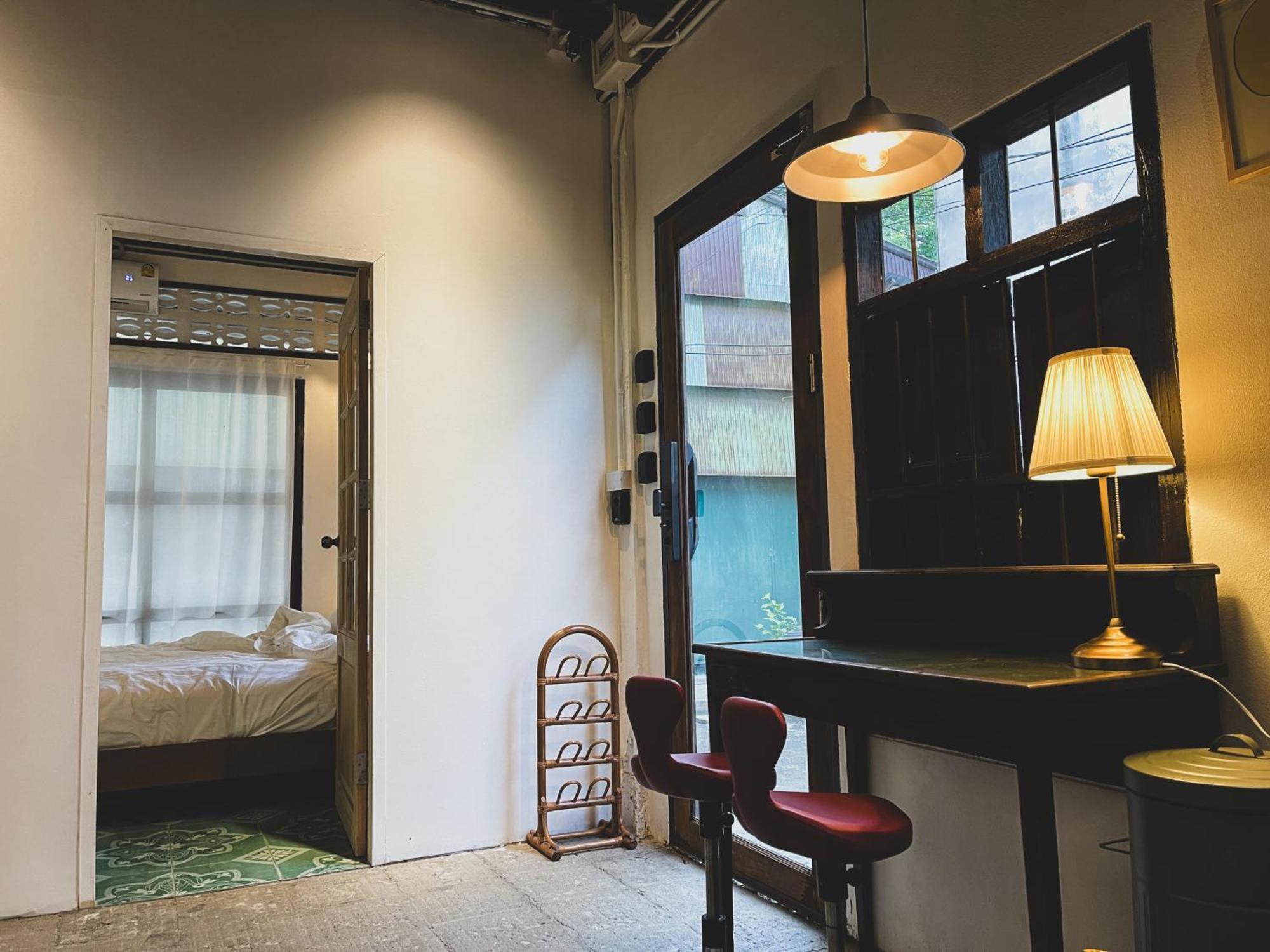 The Ordinary 8 Hostel Surat Thani Exterior photo