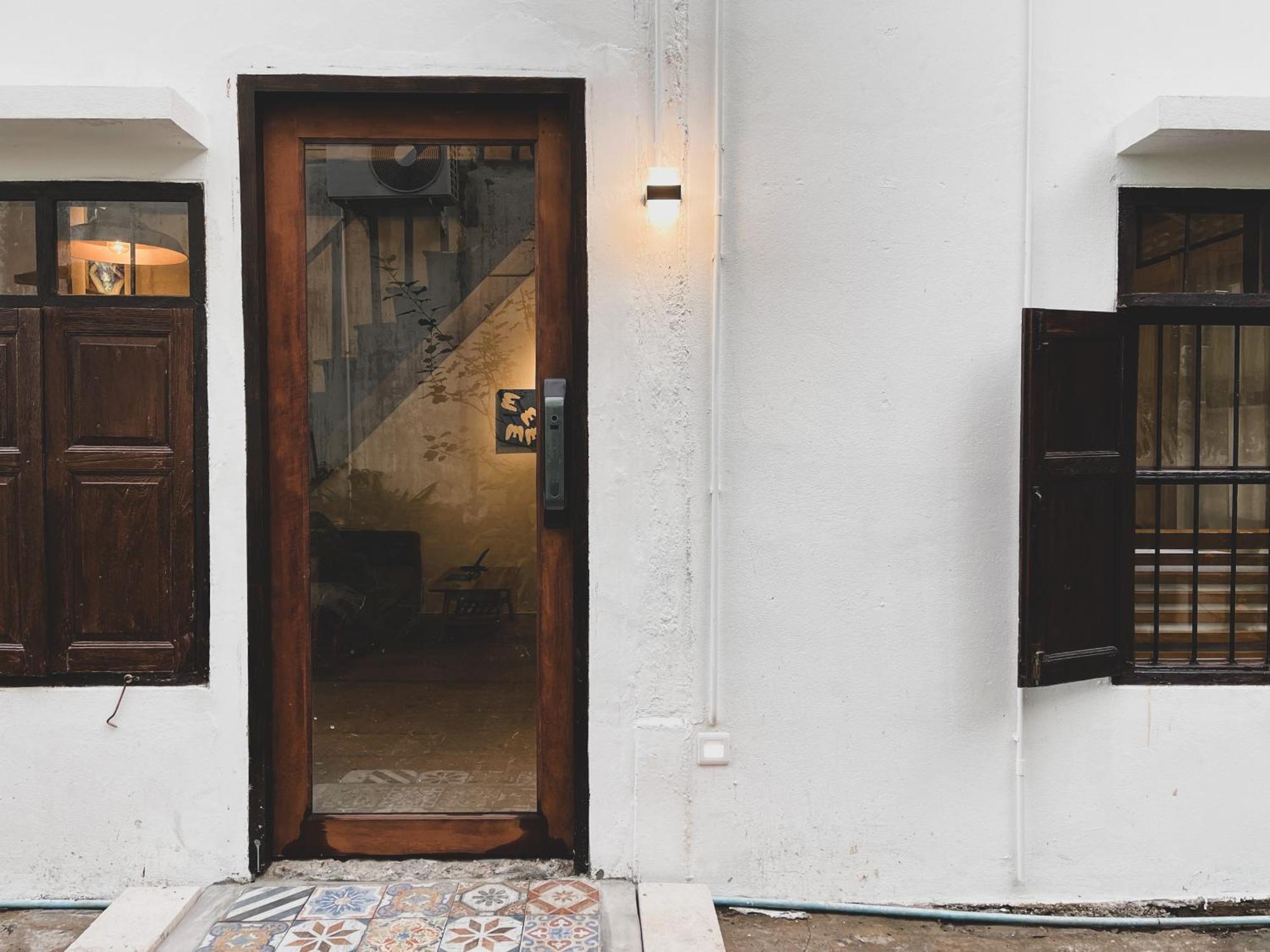 The Ordinary 8 Hostel Surat Thani Exterior photo